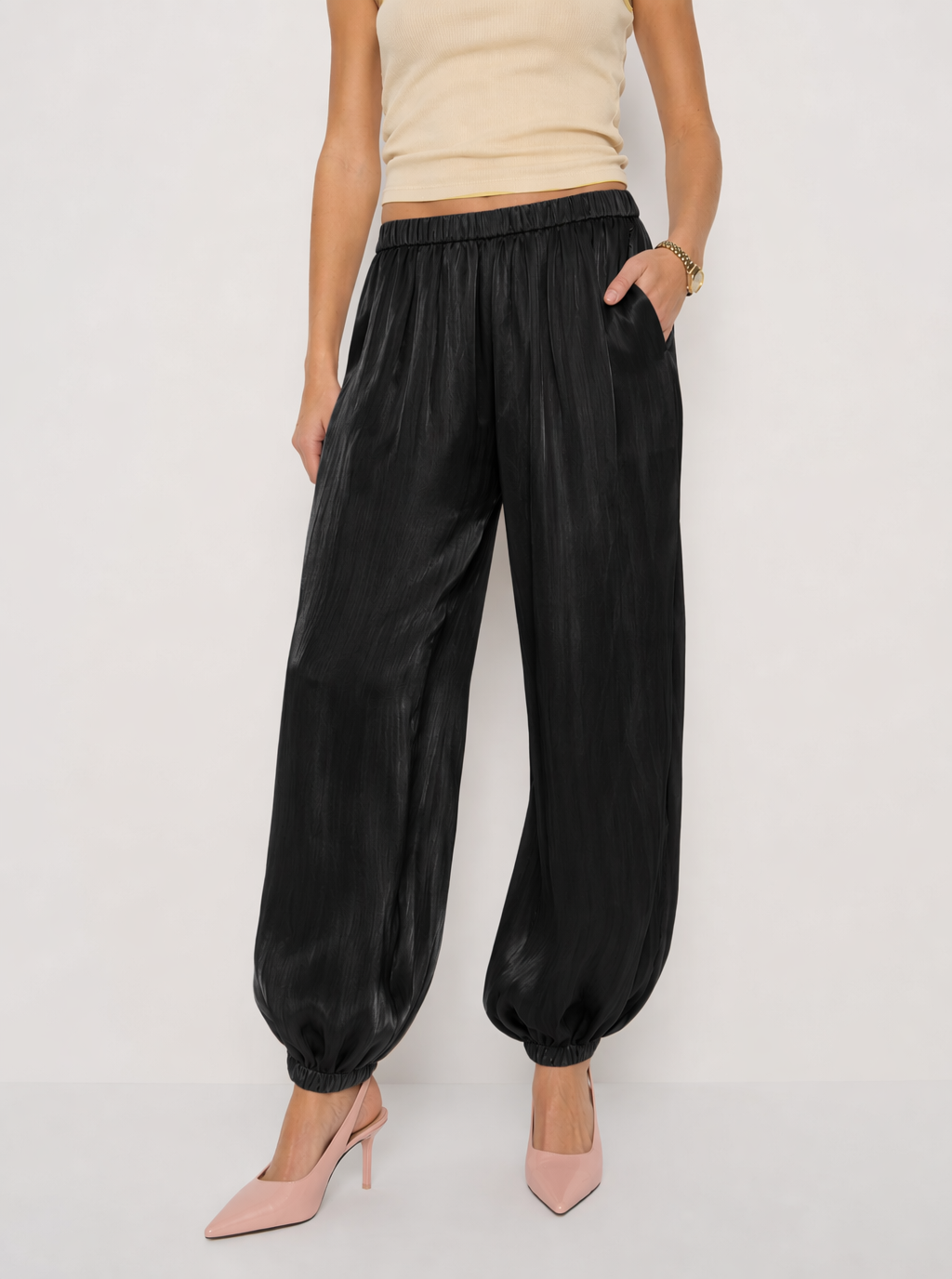 Zephrina Flavia satin-look jogger pants in pink