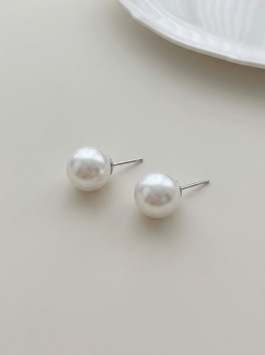 The Zephrina Pearl Earrings