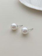 The Zephrina Pearl Earrings
