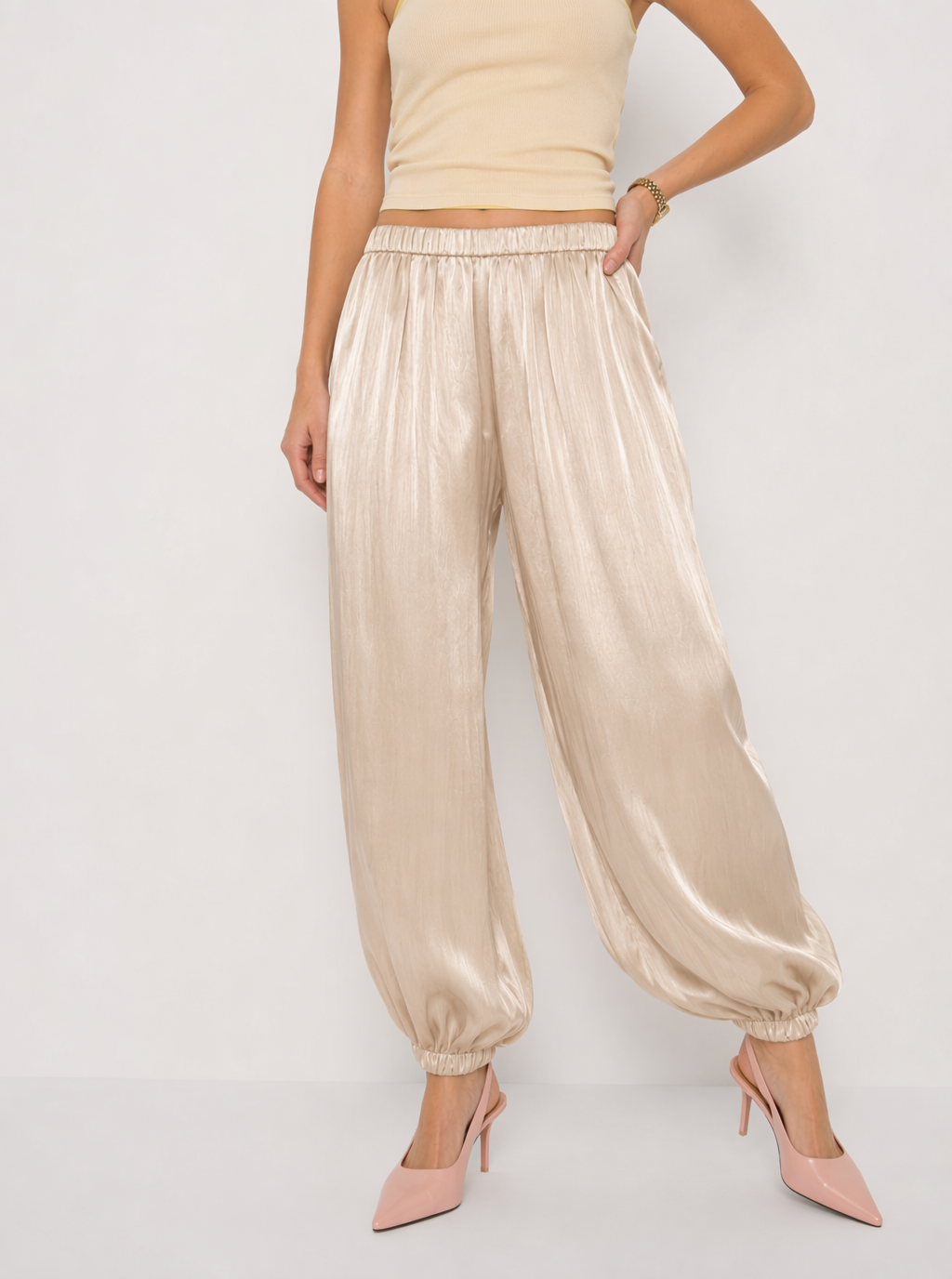 Zephrina Flavia satin-look jogger pants in pink