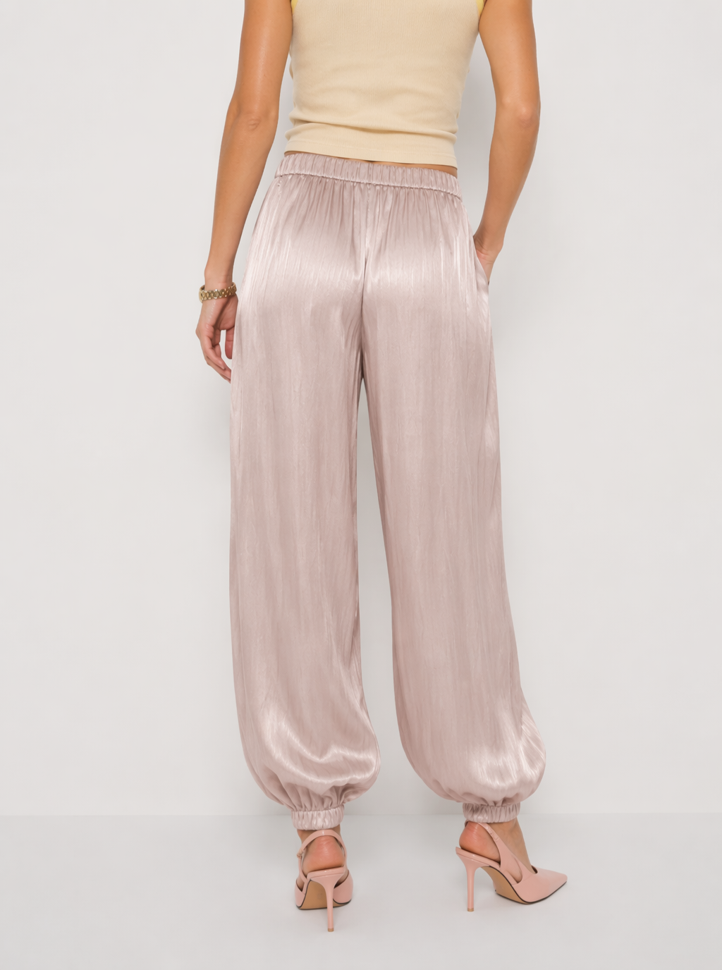 Zephrina Flavia satin-look jogger pants in pink