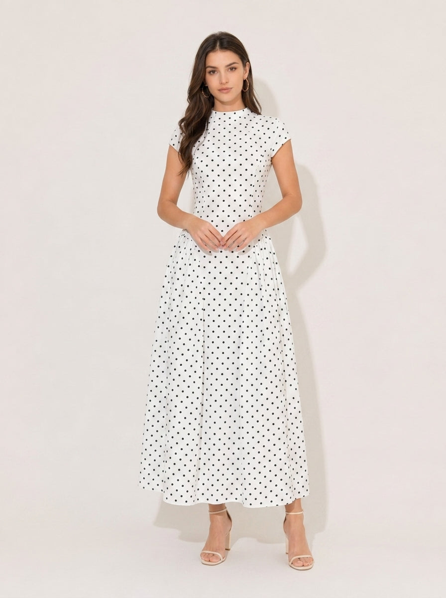 Violettes gepunktetes Kleid mit Flügelärmeln