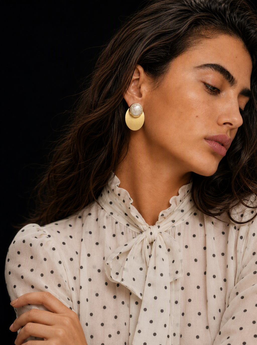 Zephrina Vespera round pearl-look earrings in gold
