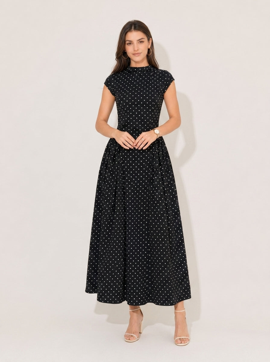 Violettes gepunktetes Kleid mit Flügelärmeln