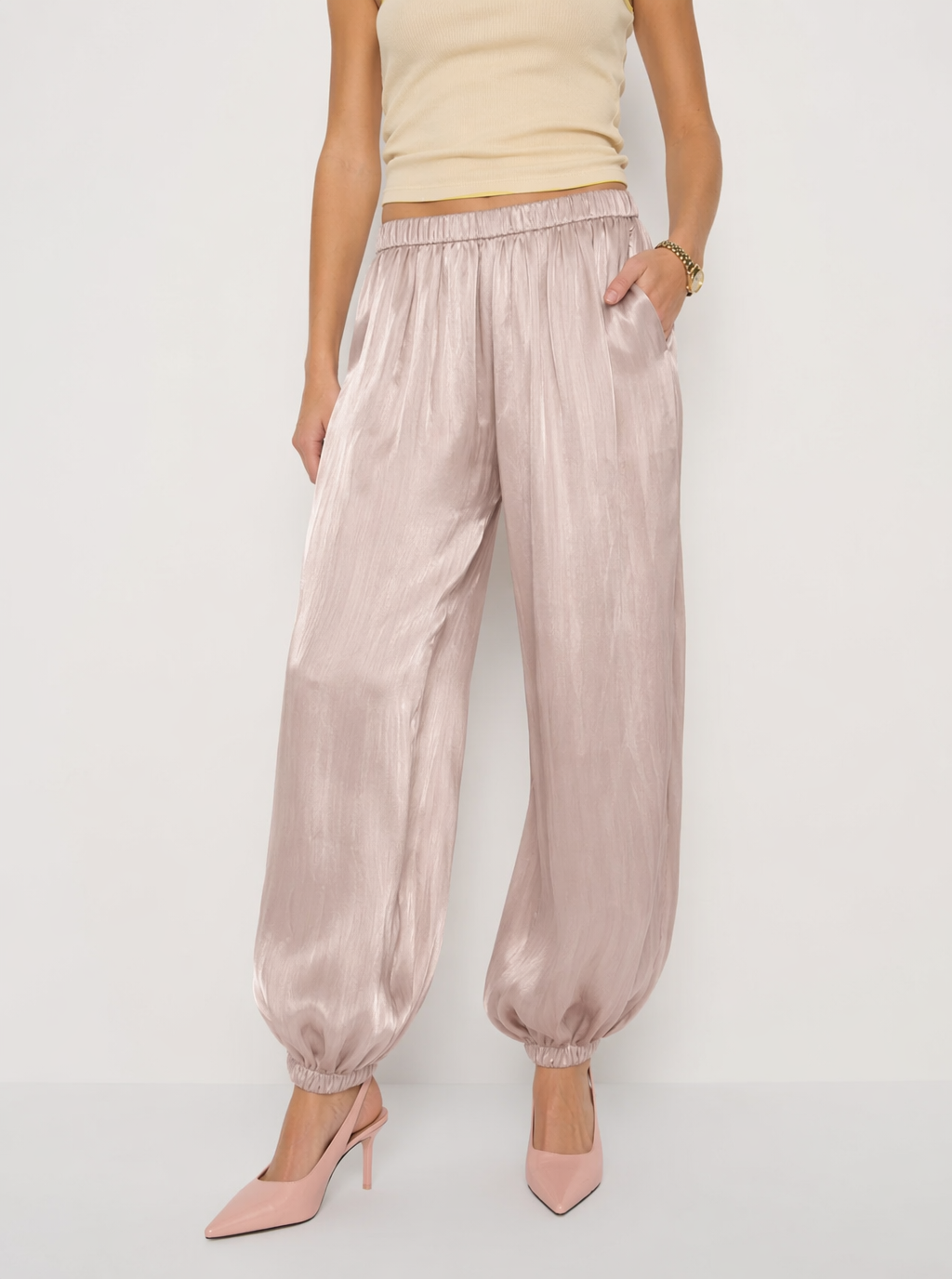 Zephrina Flavia satin-look jogger pants in pink