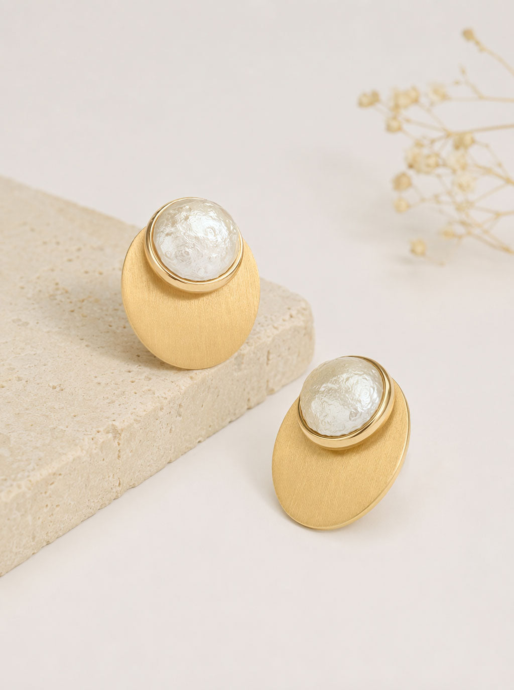 Zephrina Vespera round pearl-look earrings in gold